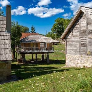 Autentično ličko Etno selo 11 kuća u okolici Udbine