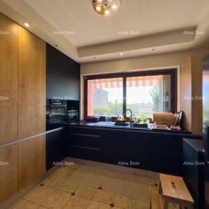 Bale: Prostrana vila s bazenom i kućom za goste