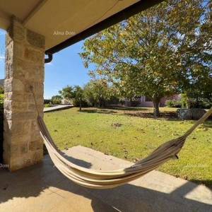 Bale: Prostrana vila s bazenom i kućom za goste