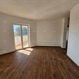 BANJOLE – prostrana kuća s više stambenih jedinica i dodatnim građevinskim zemljištem