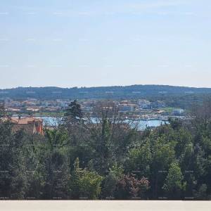 BANJOLE – prostrana kuća s više stambenih jedinica i dodatnim građevinskim zemljištem