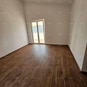 BANJOLE – prostrana kuća s više stambenih jedinica i dodatnim građevinskim zemljištem