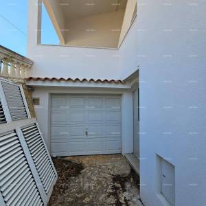 BANJOLE – prostrana kuća s više stambenih jedinica i dodatnim građevinskim zemljištem