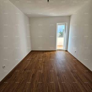 BANJOLE – prostrana kuća s više stambenih jedinica i dodatnim građevinskim zemljištem