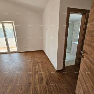 BANJOLE – prostrana kuća s više stambenih jedinica i dodatnim građevinskim zemljištem