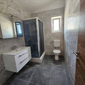 BANJOLE – prostrana kuća s više stambenih jedinica i dodatnim građevinskim zemljištem