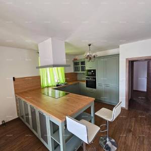 BANJOLE – prostrana kuća s više stambenih jedinica i dodatnim građevinskim zemljištem