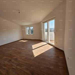 BANJOLE – prostrana kuća s više stambenih jedinica i dodatnim građevinskim zemljištem