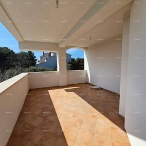 BANJOLE – prostrana kuća s više stambenih jedinica i dodatnim građevinskim zemljištem