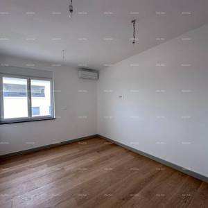 Banjole! Trosoban stan u novogradnji!  5 minuta do mora i Marine.