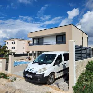 Banjole. Volme. Prodaja nove samostojeće  kuće na odličnoj lokaciji, blizina Marine!