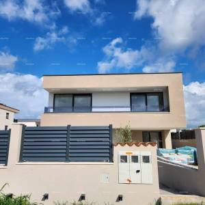 Banjole. Volme. Prodaja nove samostojeće  kuće na odličnoj lokaciji, blizina Marine!