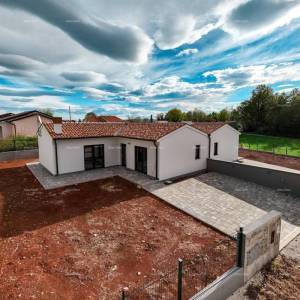 BARBAN, KOŽLJANI - Novogradnja / Dupleks, lijevi dio. Ekolloško mjesto