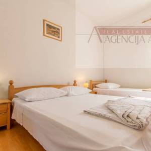 Baša Voda kuća 145 m2 strogi centar 50m od mora 2.red!