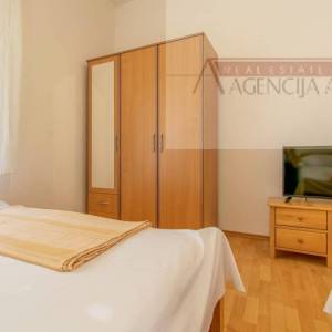 Baša Voda kuća 145 m2 strogi centar 50m od mora 2.red!