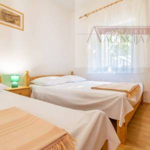 Baša Voda kuća 145 m2 strogi centar 50m od mora 2.red!