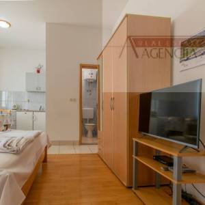 Baša Voda kuća 145 m2 strogi centar 50m od mora 2.red!