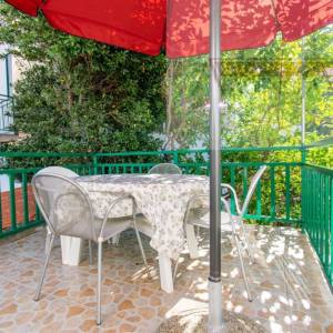 Baša Voda kuća 145 m2 strogi centar 50m od mora 2.red!