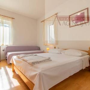 Baša Voda kuća 145 m2 strogi centar 50m od mora 2.red!