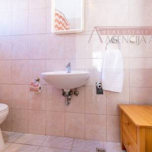 Baša Voda kuća 145 m2 strogi centar 50m od mora 2.red!