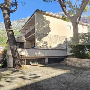 Baška Voda kuća 547 m2 uži centar, blizini mora i plaže