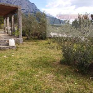 Baška Voda samostojeća kuća 61 m2 sa okućnicom