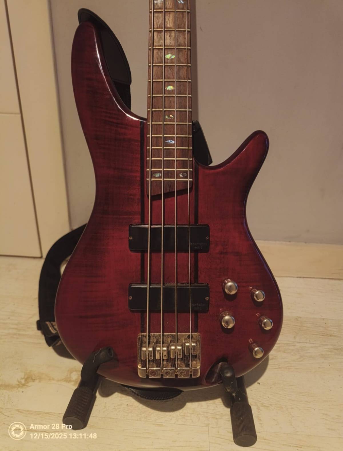 Bass Ibanez SR700