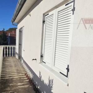 Biograd na moru kuća 200 m2 + okućnica - novo u ponudi