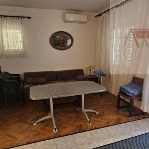 Biograd na moru kuća 200 m2 + okućnica - novo u ponudi