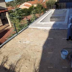 Blizina Banjola! Trosoban stan s bazenom.