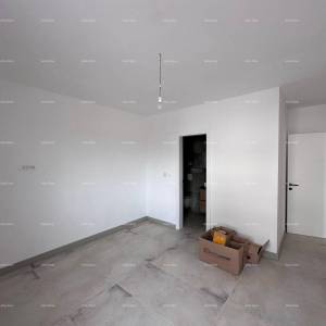 Blizina Banjola! Trosoban stan s bazenom.