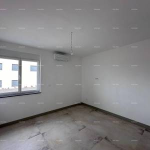 Blizina Banjola! Trosoban stan s bazenom.