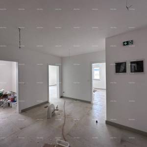 Blizina Banjola! Trosoban stan s bazenom.