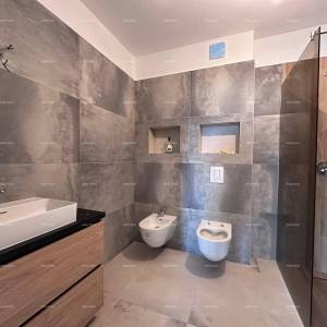 Blizina Banjola! Trosoban stan s bazenom.