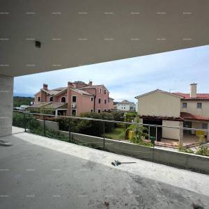 Blizina Banjola! Trosoban stan s bazenom.