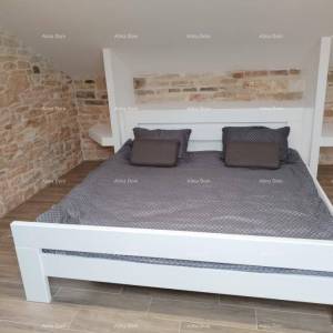 Blizina Barbana.  Kuća s bazenom i sportskim sadržajima