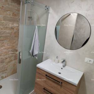 Blizina Barbana.  Kuća s bazenom i sportskim sadržajima