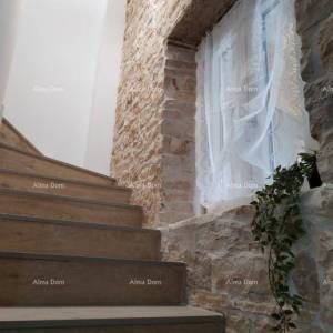 Blizina Barbana.  Kuća s bazenom i sportskim sadržajima