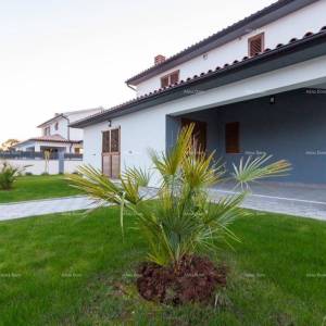 Blizina grada Pule, dvije nove kuće za odmor sa bazenima.