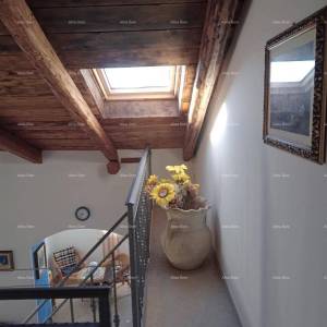 Blizina grada Umaga. Prodaje se duplex kuća, 123.65 m2 na samoj obali mora, 10 metara do mora.