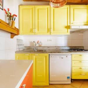 Blizina Marčane. Prodajemo dvije kamene kuće sa bazenom na jednoj okućnici,  kuće za odmor, idealne za dvije obitelji.