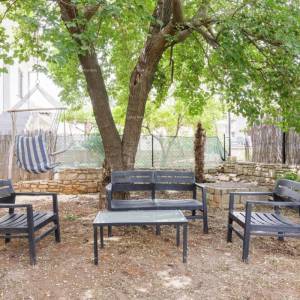 Blizina Marčane. Prodajemo dvije kamene kuće sa bazenom na jednoj okućnici,  kuće za odmor, idealne za dvije obitelji.