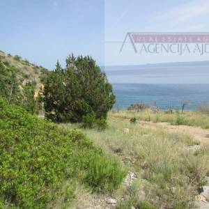 Brač Bol, zemljište 12459 m2 prvi red do mora