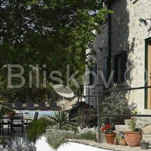 Brač, Dol, prodaja samostojeća kuća, bazen