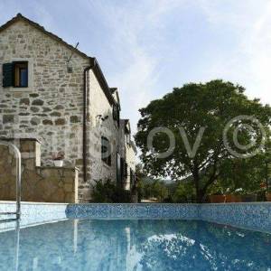 Brač, Dol, prodaja samostojeća kuća, bazen