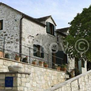 Brač, Dol, prodaja samostojeća kuća, bazen