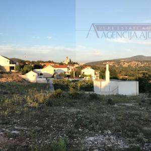 Brač - Donji Humac 6500 m2 građevinsko zemljište