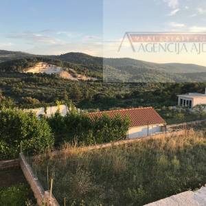 Brač - Donji Humac 6500 m2 građevinsko zemljište