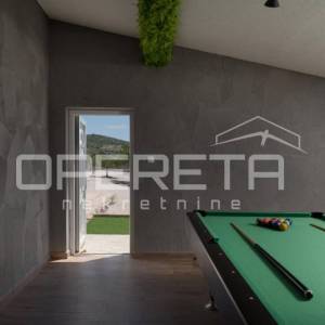 Brač, Milna - raznovrsno imanje s bazenom i sportskim sadržajima