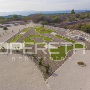 Brač, Milna - raznovrsno imanje s bazenom i sportskim sadržajima